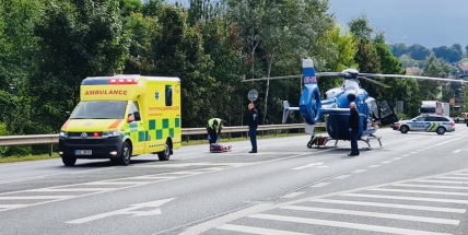 Policie hledá svědky dopravní nehody na Evropské, při které byl vážně zraněn motorkář