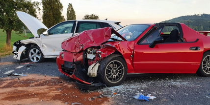 Vážným zraněním řidiče skončila nehoda u Dolních Hbit