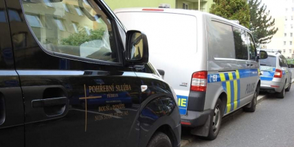 Ve sklepě domu s pečovatelskou službou byl nalezen oběšený muž