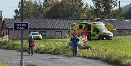 Policie hledá svědky dopravní nehody v Sedlčanech, při které řidič Volkswagenu srazil na přechodu seniora