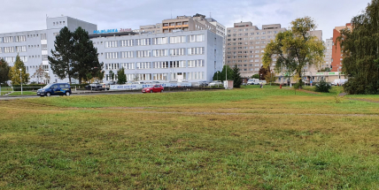 Naproti poliklinice Ravak možná vyrostou nové bytové domy, městský architekt je proti