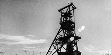 Krajina a opuštěné doly. S fotografiemi Martina Andrleho se ocitnete Nad zemí