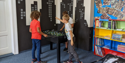 Knihovna otevřela „zašívárnu“ pro teenagery