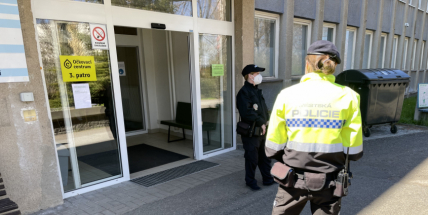 Počet nových případů covidu pátek potřetí v týdnu přesáhl tisícovku