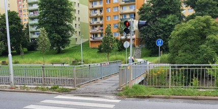 Podle ankety tři čtvrtiny lidí nesouhlasí s přesunutím lávky u Q-klubu