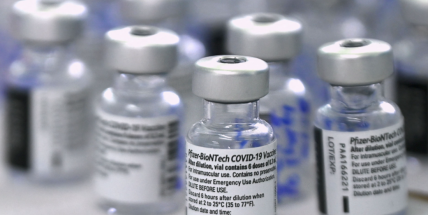 Vakcína Pfizer/BioNTech by mohla být u praktických lékařů od pondělí