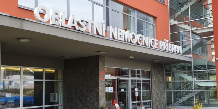 V příbramské nemocnici hospitalizovali další očkované pacienty proti covidu, jeden z nich má těžký průběh