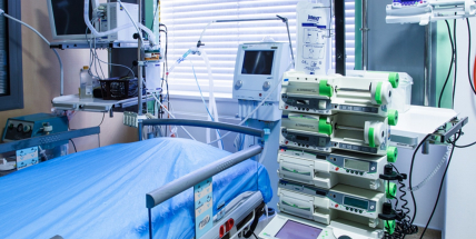 Ve středu přibylo 5824 nakažených covidem