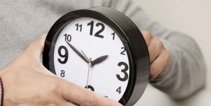 O víkendu skončí letní čas, noc na neděli bude o hodinu delší