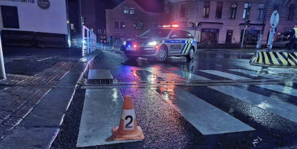 Policisté hledají svědky nehody, při které srazil řidič chodkyni na přechodu v Příbrami
