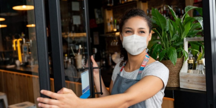 Hygienici dnes budou kontrolovat dodržování opatření proti šíření covidu