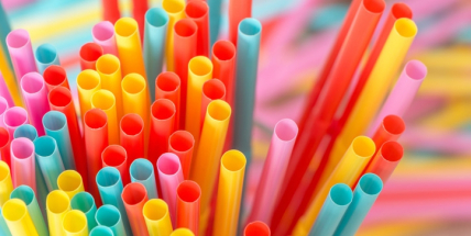 Vláda opět schválila návrh, který zakazuje některé jednorázové plasty