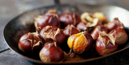 Kaštany jsou podzimní delikatesa. Právě teď je jejich čas