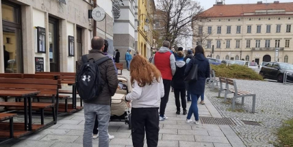 Každý třetí test na covid je pozitivní, říká vedoucí odběrového centra v Příbrami