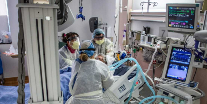 Denní počet potvrzených případů covidu opět překročil 9000