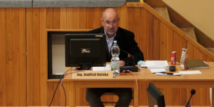 Na zastupitelstvu to vřelo: Mám Vás plné zuby, jste tak nepoctivý, že to svět neviděl, řekl Vařeka Švendovi
