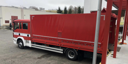 Hasiči naložili ve skladu správy rezerv v Sedlčanech 90 ventilátorů a vezou je do Lotyšska