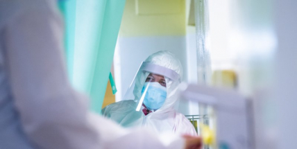 Během středečního státního svátku přibylo v Česku přes 14.000 případů covidu