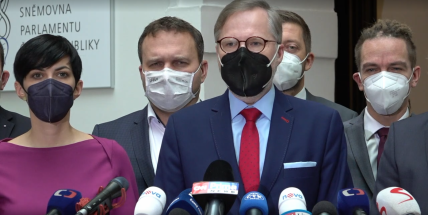 Budoucí vláda vyzvala občany, aby omezili sociální kontakty