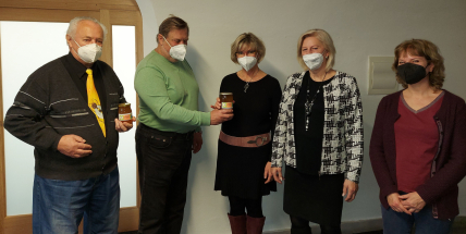 Příbramští včelaři opět obdarovali mateřské školy