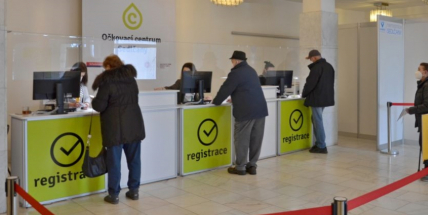 Všichni lidé se mohou registrovat na webu k přeočkování proti covidu