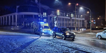 Po poruše semaforů srazil řidič Opelu dívku na přechodu, utrpěla lehké zranění