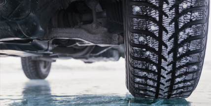 V noci na pondělí se bude tvořit náledí. Meteorologové nabádají řidiče k opatrnosti