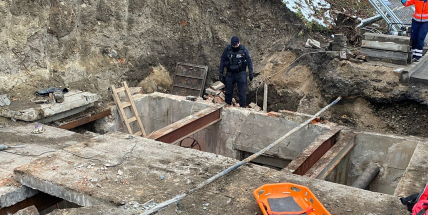 Středočeští hasiči zasahovali během jednoho dne u tří osob, které spadly do hloubky