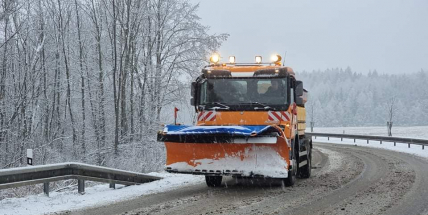 Dopravu v Česku komplikovalo sněžení, silnice byly ale většinou sjízdné