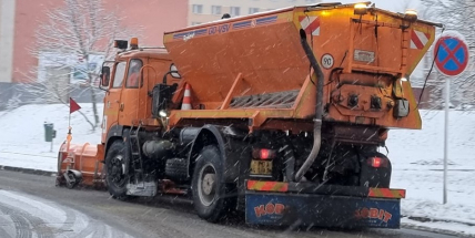 Sníh komplikoval dopravu v Česku i dnes ráno, ale méně než ve čtvrtek