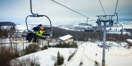 Na Monínec míří o víkendech o něco více lyžařů než před pandemií