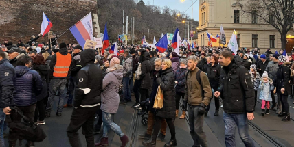V centru Prahy se sešly tisíce odpůrců povinného očkování