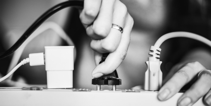 V režimu DPI skončí další tisíce lidí, končí Český Energetický Dodavatel