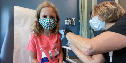 Očkovat děti proti covidu odmítá podle ankety polovina rodičů