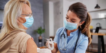 Za posledních 20 dní aplikovali v ČR přes milion posilujících dávek vakcíny proti covidu