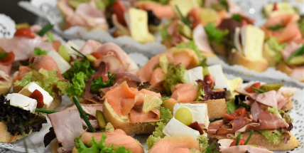 Silvestrovské stoly podle prodejců zaplní tradiční speciality