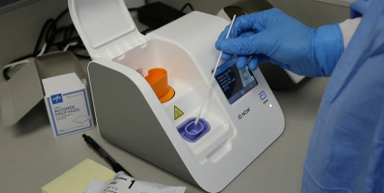 Covidová epidemie v Česku oslabovala i v předposledním dni tohoto roku