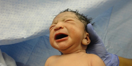 Čtyři děti se letos na Nový rok narodily minutu po půlnoci