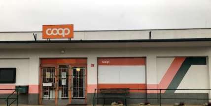 Myší výkaly a nahlodané zboží. COOP v Hostomicích musela zavřít hygiena