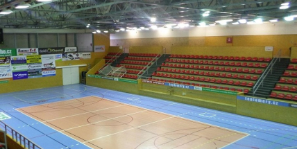 Právě probíhající výměna osvětlení sportovní haly nijak nezasáhne do provozu