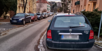 Obyvatelé Ostravské ulice si stěžují. Nemají kde chodit