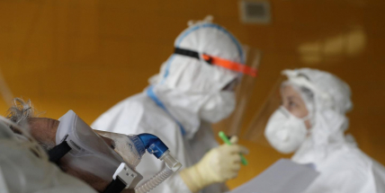 Vlna epidemie omikronu bude podle Duška vrcholit příští týden