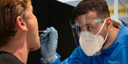 Varianta koronaviru omikron tvoří v ČR 80 procent nových případů