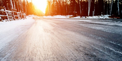 V noci hrozí náledí, meteorologové varují zejména řidiče