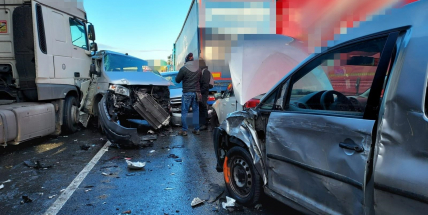 Při čtvrteční hromadné nehodě na D5 u Žebráku vznikla škoda téměř 11 mil.Kč