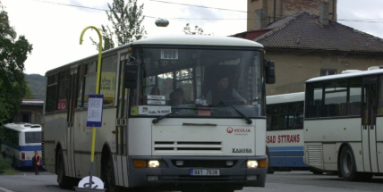 Na Plzeňsku shořel bus, který vezl školáky, nikomu se nic nestalo