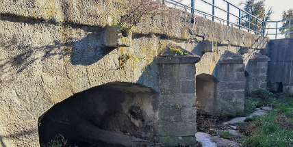 Silničáři kvůli havarijnímu stavu uzavřeli most přes Pilský potok v Dobříši