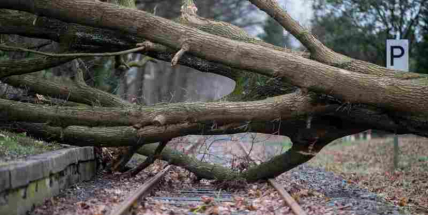 Varování před silným větrem na Příbramsku platí až do půlnoci