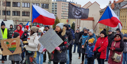 Na náměstí v Příbrami lidé protestovali proti pandemickému zákonu