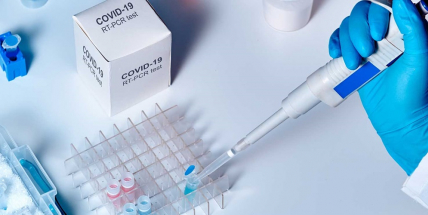 V neděli přibylo poprvé za tři týdny méně než 10.000 případů koronaviru